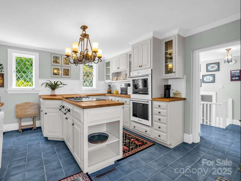 287 Pacolet Ridge Lane, Tryon, NC 28782.  MLS# CAR4269055, YatesRealty ID 24326. 