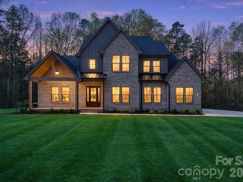 568 Longleaf Pine Lane, Clover, SC 29710.  MLS# CAR4363289, YatesRealty ID 24326. 