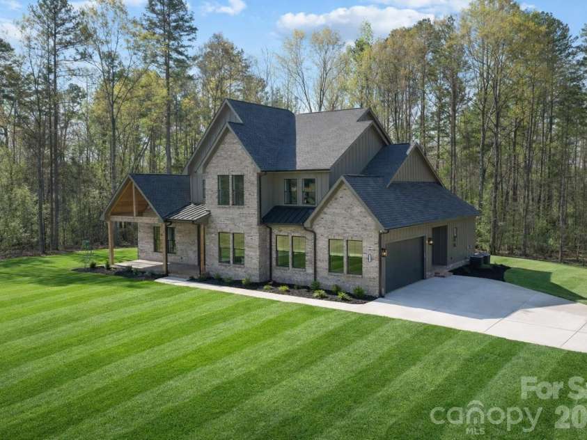 568 Longleaf Pine Lane, Clover, SC 29710.  MLS# CAR4363289, YatesRealty ID 24326. 