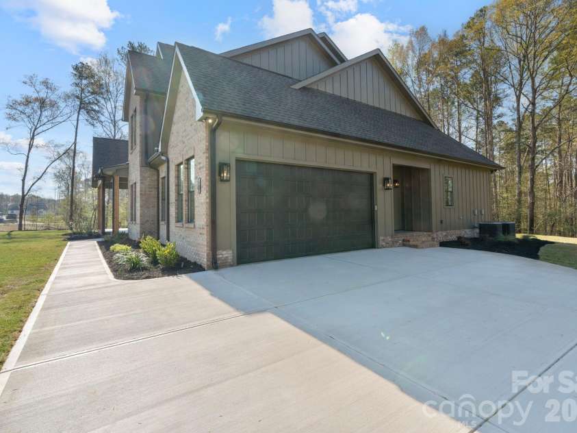 568 Longleaf Pine Lane, Clover, SC 29710.  MLS# CAR4363289, YatesRealty ID 24326. 