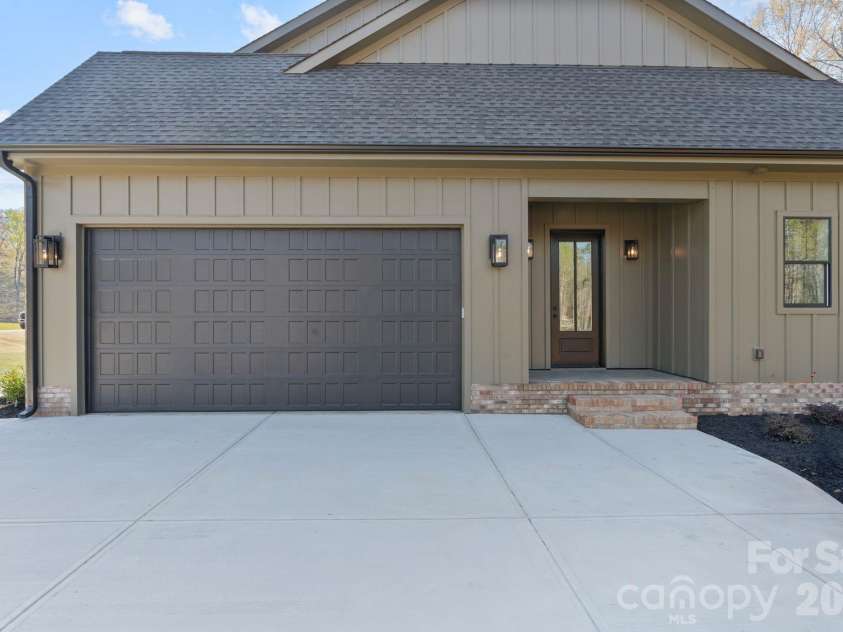 568 Longleaf Pine Lane, Clover, SC 29710.  MLS# CAR4363289, YatesRealty ID 24326. 