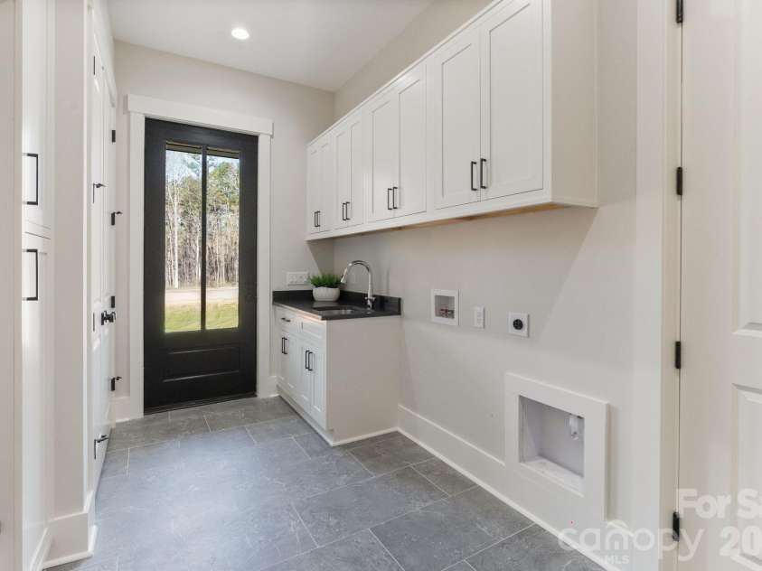 568 Longleaf Pine Lane, Clover, SC 29710.  MLS# CAR4363289, YatesRealty ID 24326. Laundry/Mud Room