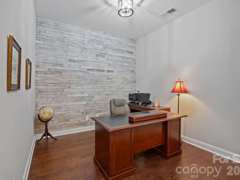620 Tallulah Falls Drive, Denver, NC 28037.  MLS# CAR4368529, YatesRealty ID 24327. Office/Flex space