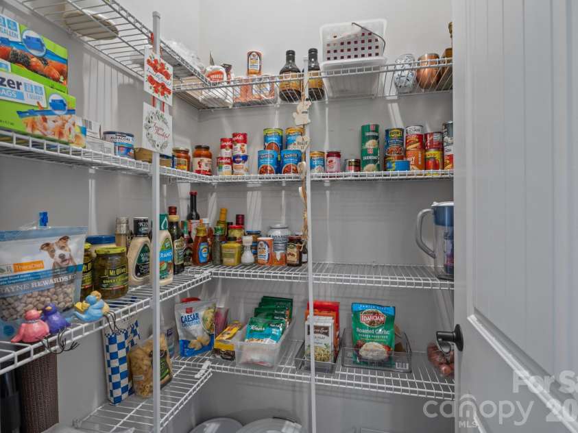 620 Tallulah Falls Drive, Denver, NC 28037.  MLS# CAR4368529, YatesRealty ID 24327. Walk-in pantry