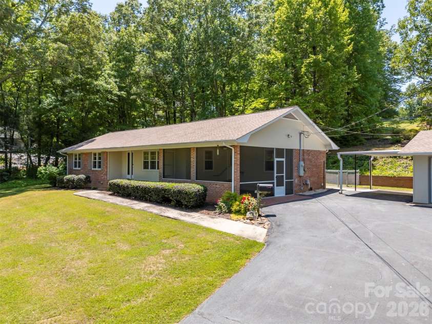 113 Chestnut Road, Landrum, SC 29356.  MLS# CAR4382375, YatesRealty ID 24329. 