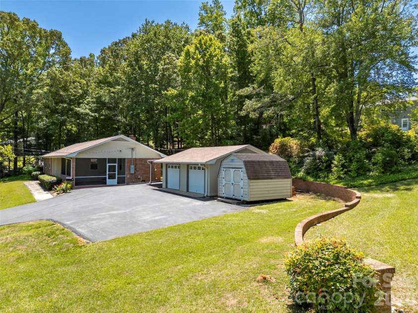 113 Chestnut Road, Landrum, SC 29356.  MLS# CAR4382375, YatesRealty ID 24329. 