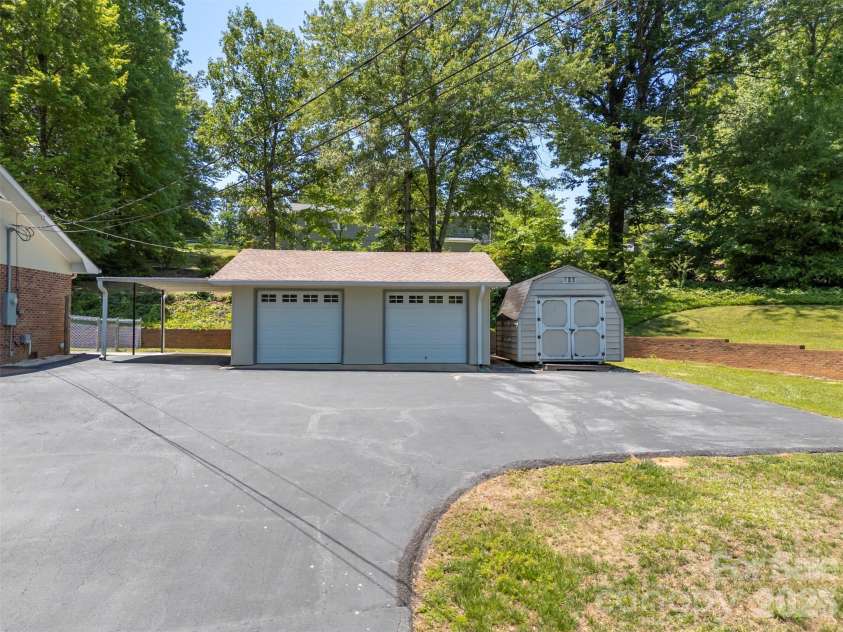 113 Chestnut Road, Landrum, SC 29356.  MLS# CAR4382375, YatesRealty ID 24329. 