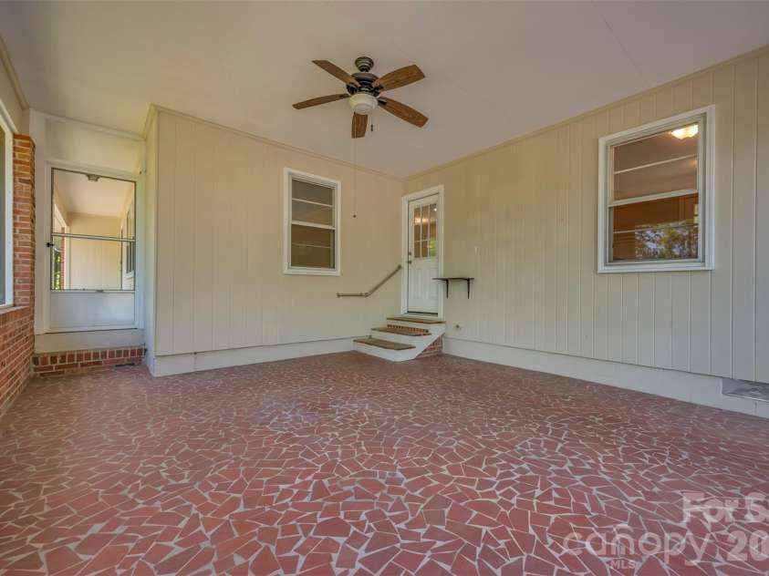 113 Chestnut Road, Landrum, SC 29356.  MLS# CAR4382375, YatesRealty ID 24329. 