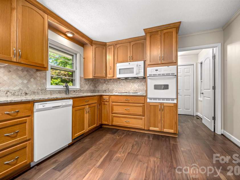113 Chestnut Road, Landrum, SC 29356.  MLS# CAR4382375, YatesRealty ID 24329. 