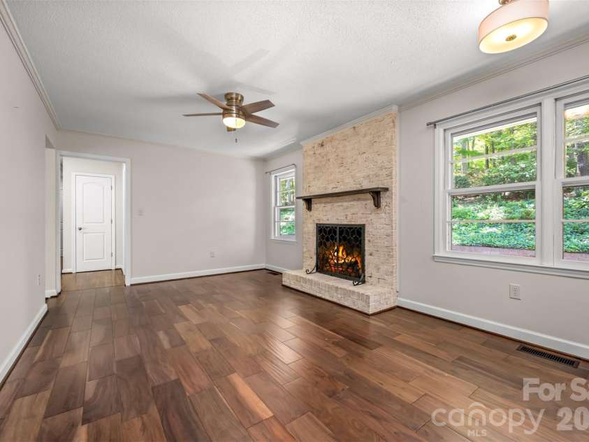 113 Chestnut Road, Landrum, SC 29356.  MLS# CAR4382375, YatesRealty ID 24329. 