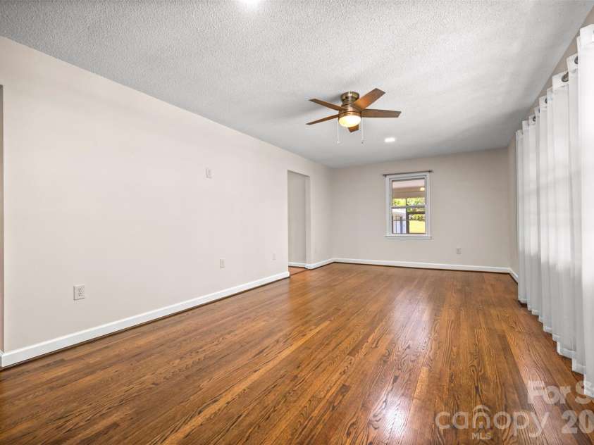 113 Chestnut Road, Landrum, SC 29356.  MLS# CAR4382375, YatesRealty ID 24329. 
