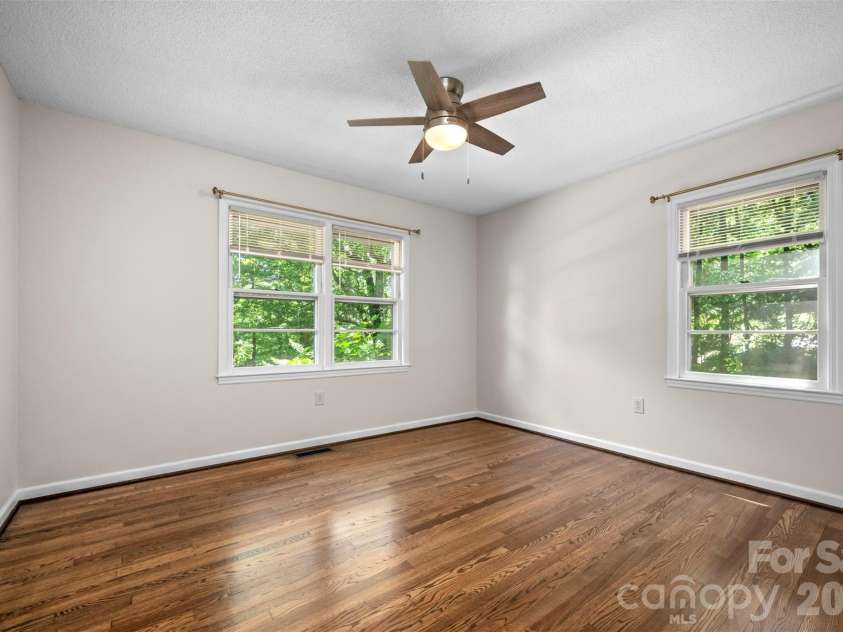 113 Chestnut Road, Landrum, SC 29356.  MLS# CAR4382375, YatesRealty ID 24329. 