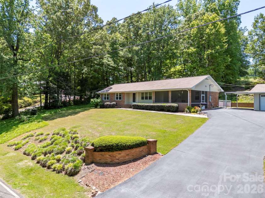 113 Chestnut Road, Landrum, SC 29356.  MLS# CAR4382375, YatesRealty ID 24329. 