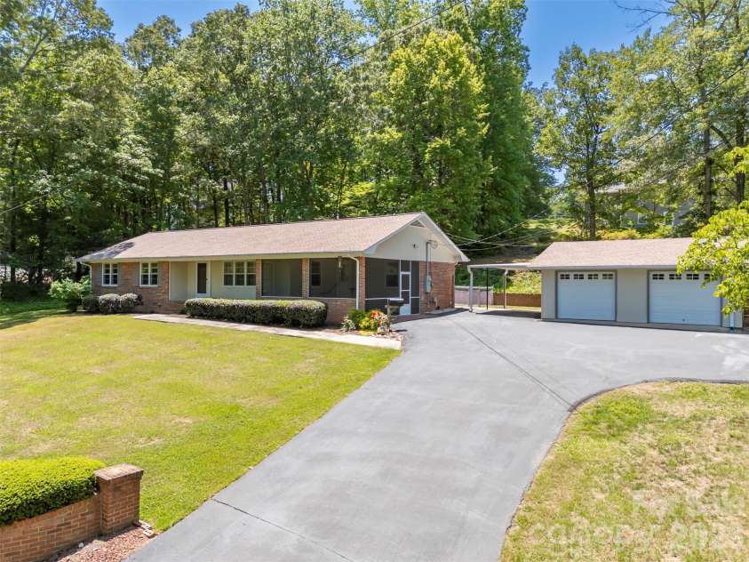 113 Chestnut Road, Landrum, SC 29356.  MLS# CAR4382375, YatesRealty ID 24329. 