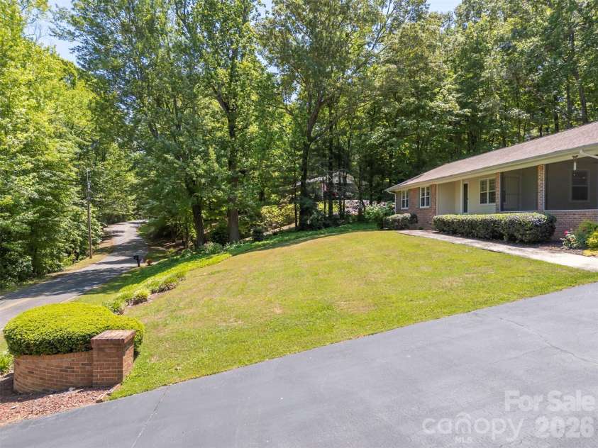 113 Chestnut Road, Landrum, SC 29356.  MLS# CAR4382375, YatesRealty ID 24329. 