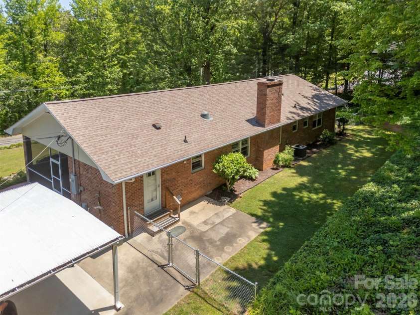 113 Chestnut Road, Landrum, SC 29356.  MLS# CAR4382375, YatesRealty ID 24329. 