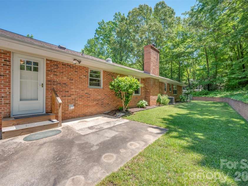 113 Chestnut Road, Landrum, SC 29356.  MLS# CAR4382375, YatesRealty ID 24329. 
