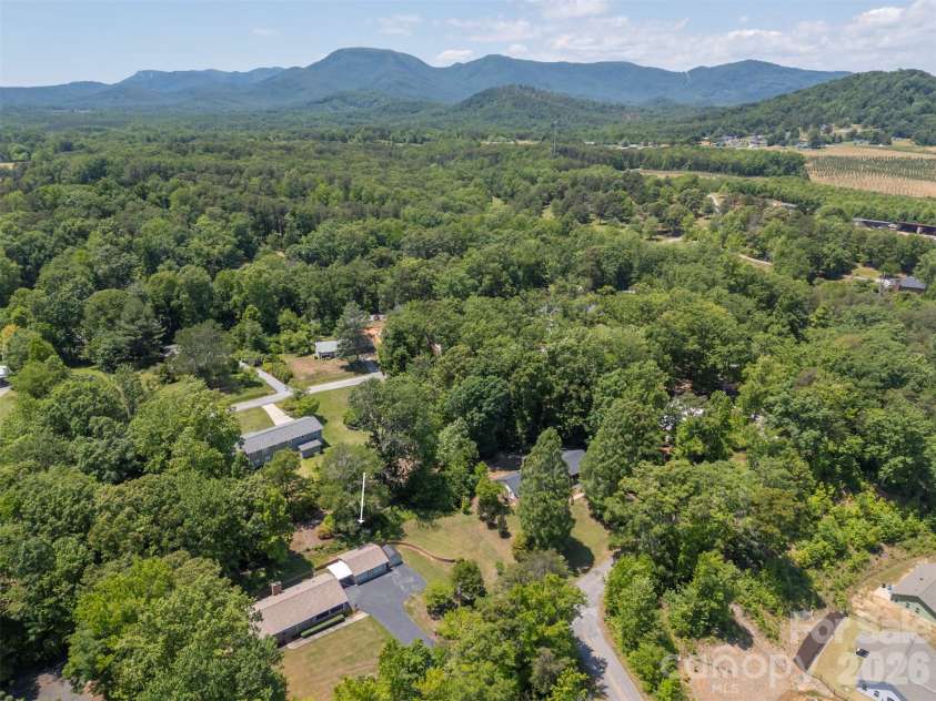 113 Chestnut Road, Landrum, SC 29356.  MLS# CAR4382375, YatesRealty ID 24329. 
