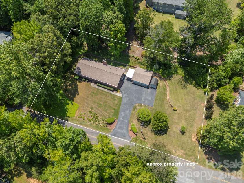 113 Chestnut Road, Landrum, SC 29356.  MLS# CAR4382375, YatesRealty ID 24329. 