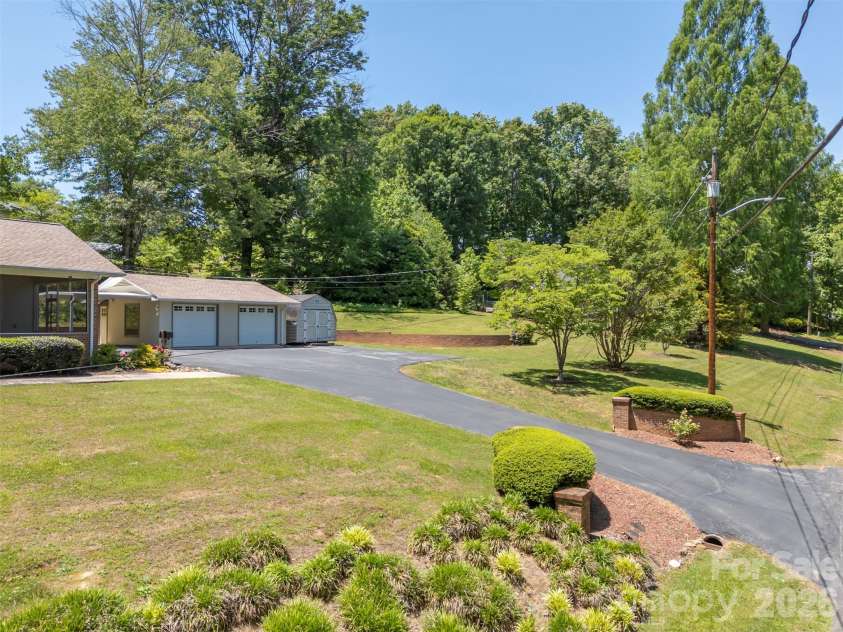 113 Chestnut Road, Landrum, SC 29356.  MLS# CAR4382375, YatesRealty ID 24329. 