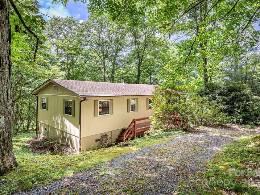 821 Old Chestnut Mountain Road, Newland, NC 28645.  MLS# CAR4277890, YatesRealty ID 24329. 