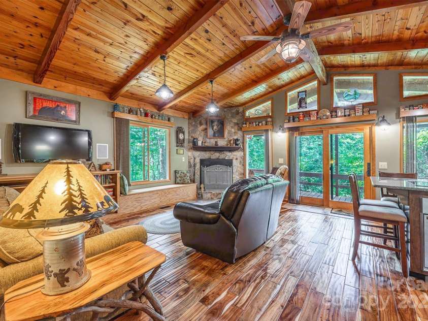 821 Old Chestnut Mountain Road, Newland, NC 28645.  MLS# CAR4277890, YatesRealty ID 24329. 