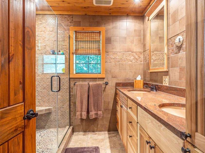 821 Old Chestnut Mountain Road, Newland, NC 28645.  MLS# CAR4277890, YatesRealty ID 24329. 