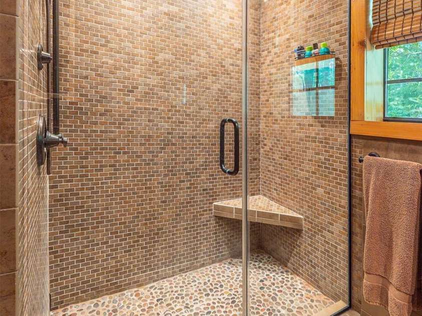 821 Old Chestnut Mountain Road, Newland, NC 28645.  MLS# CAR4277890, YatesRealty ID 24329. 