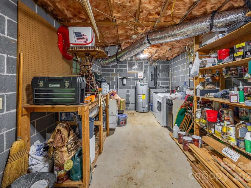 821 Old Chestnut Mountain Road, Newland, NC 28645.  MLS# CAR4277890, YatesRealty ID 24329. 