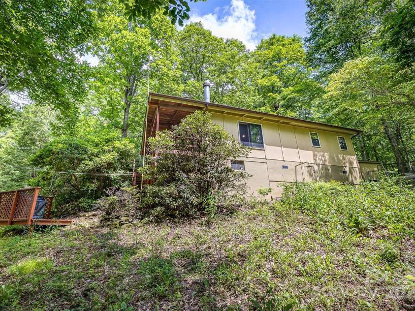 821 Old Chestnut Mountain Road, Newland, NC 28645.  MLS# CAR4277890, YatesRealty ID 24329. 