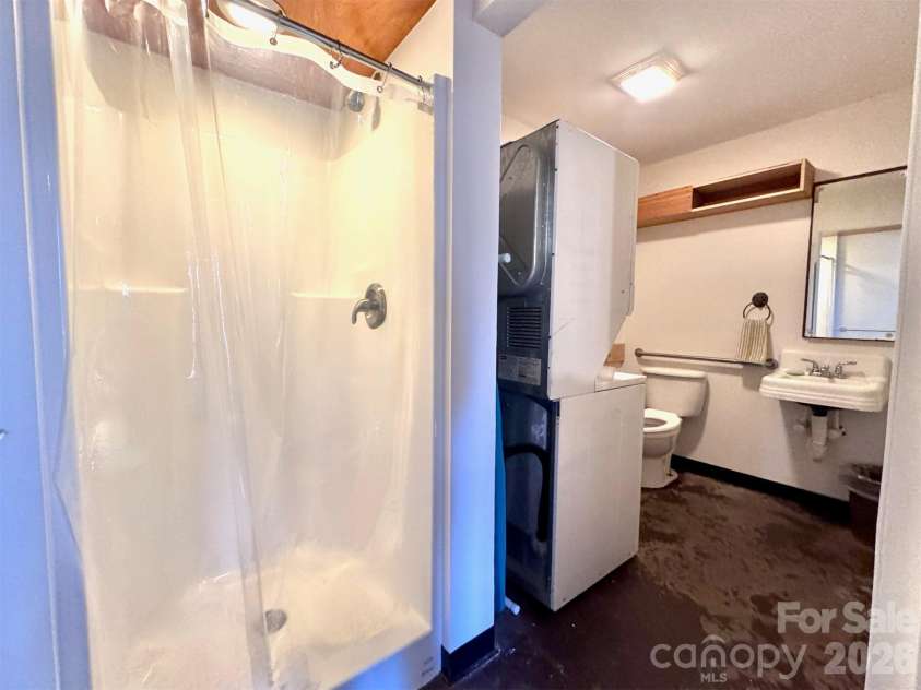 297 Hillside Street, Asheville, NC 28801.  MLS# CAR4326761, YatesRealty ID 2433. 1st floor bathroom/laundry