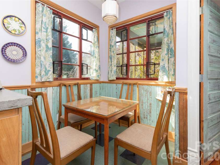 297 Hillside Street, Asheville, NC 28801.  MLS# CAR4326761, YatesRealty ID 2433. 2nd floor dining area