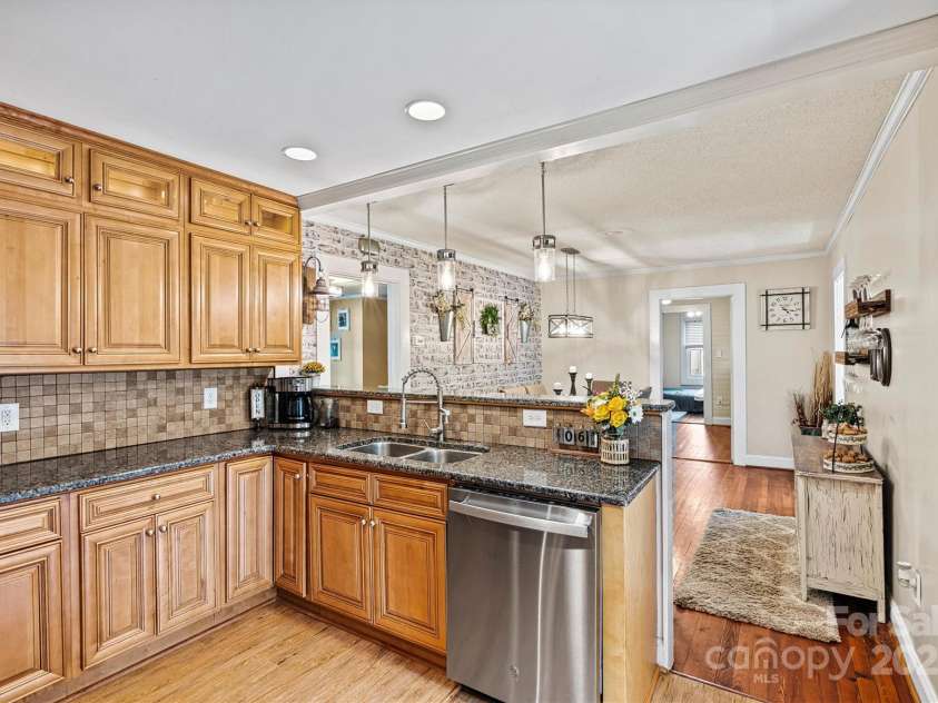 454 Eastway Drive, Troutman, NC 28166.  MLS# CAR4263950, YatesRealty ID 24330. Fabulous chef's kitchen with breakfast bar and updated appliances.