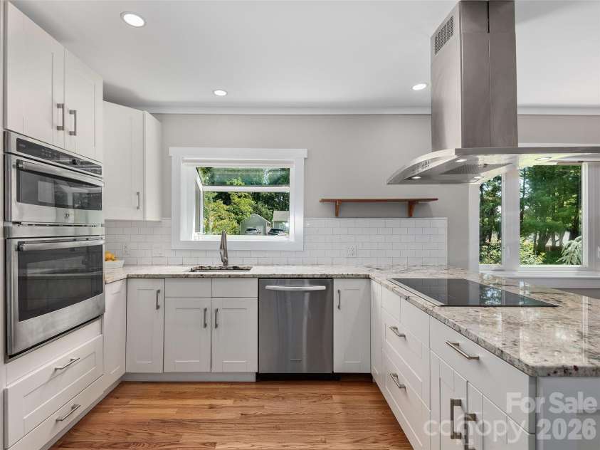 29 White Pine Drive, Asheville, NC 28805.  MLS# CAR4346636, YatesRealty ID 24332. 