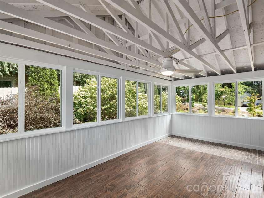 29 White Pine Drive, Asheville, NC 28805.  MLS# CAR4346636, YatesRealty ID 24332. 