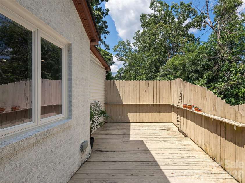 29 White Pine Drive, Asheville, NC 28805.  MLS# CAR4346636, YatesRealty ID 24332. 