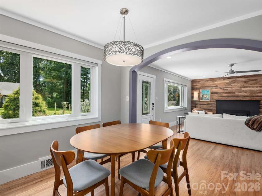 29 White Pine Drive, Asheville, NC 28805.  MLS# CAR4346636, YatesRealty ID 24332. 