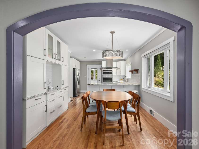29 White Pine Drive, Asheville, NC 28805.  MLS# CAR4346636, YatesRealty ID 24332. 
