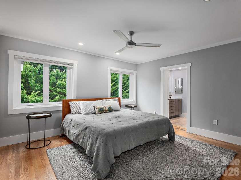 29 White Pine Drive, Asheville, NC 28805.  MLS# CAR4346636, YatesRealty ID 24332. 
