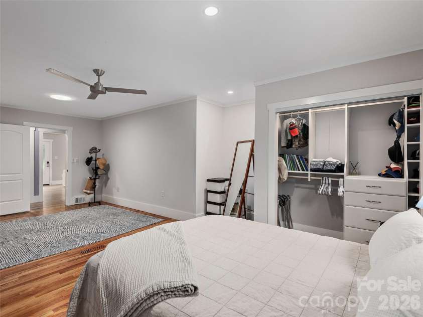 29 White Pine Drive, Asheville, NC 28805.  MLS# CAR4346636, YatesRealty ID 24332. 