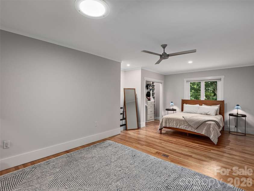 29 White Pine Drive, Asheville, NC 28805.  MLS# CAR4346636, YatesRealty ID 24332. 