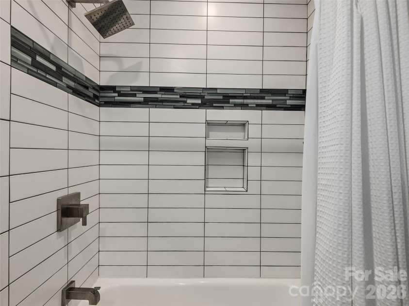 29 White Pine Drive, Asheville, NC 28805.  MLS# CAR4346636, YatesRealty ID 24332. 