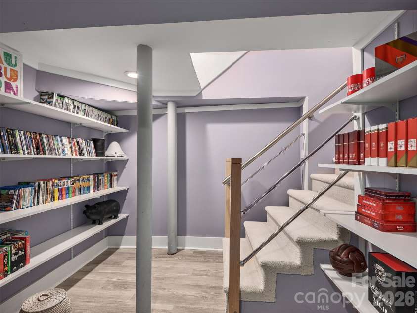 29 White Pine Drive, Asheville, NC 28805.  MLS# CAR4346636, YatesRealty ID 24332. 