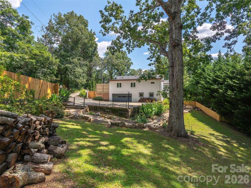 29 White Pine Drive, Asheville, NC 28805.  MLS# CAR4346636, YatesRealty ID 24332. 