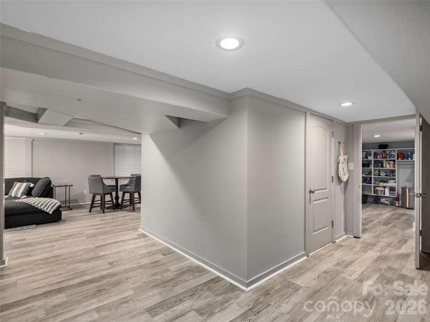 29 White Pine Drive, Asheville, NC 28805.  MLS# CAR4346636, YatesRealty ID 24332. 