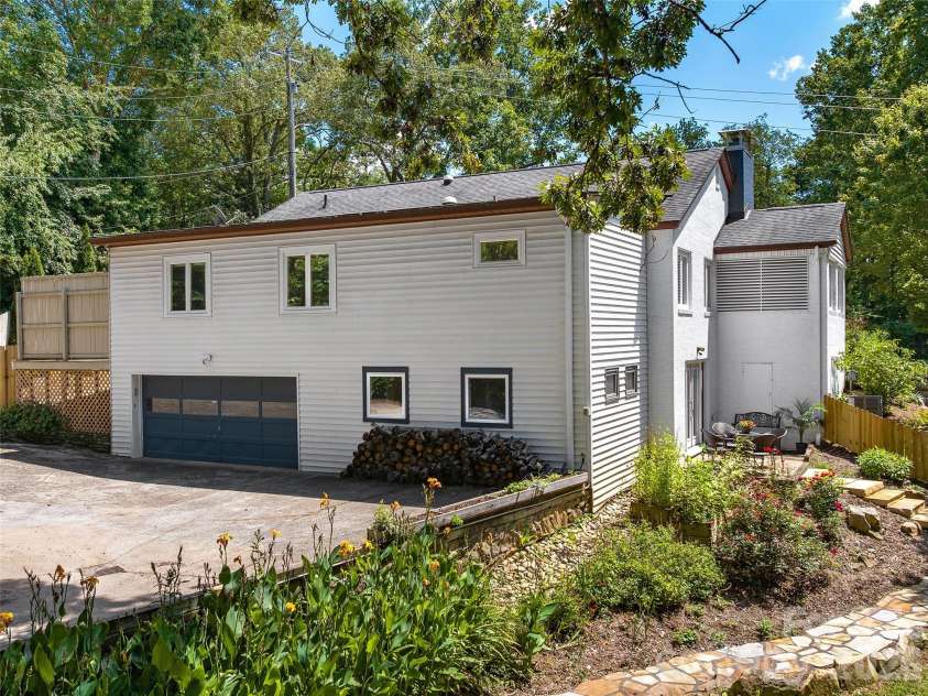 29 White Pine Drive, Asheville, NC 28805.  MLS# CAR4346636, YatesRealty ID 24332. 