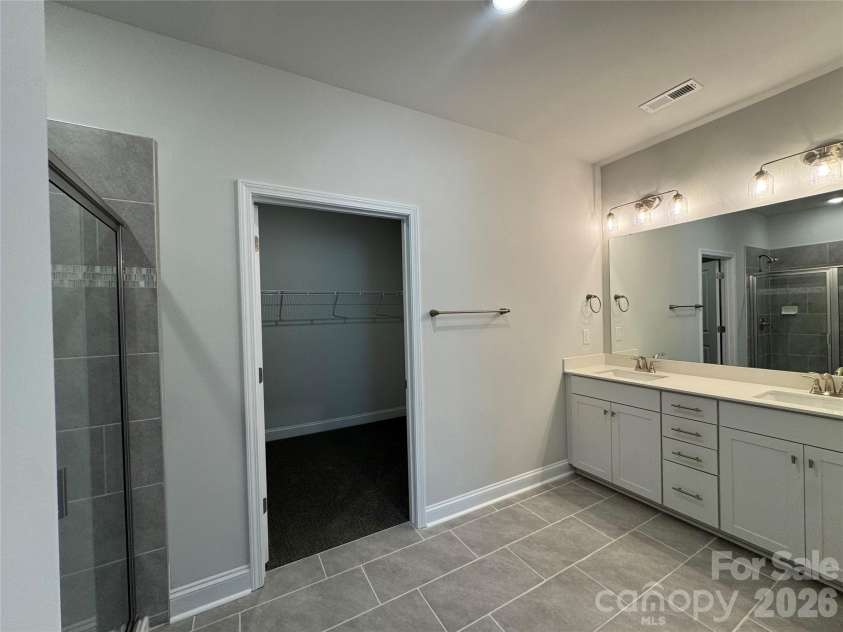 1606 Autumn Lane, York, SC 29745.  MLS# CAR4384728, YatesRealty ID 24333. En-suite bathroom