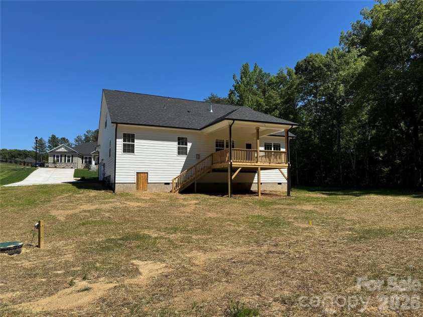 1606 Autumn Lane, York, SC 29745.  MLS# CAR4384728, YatesRealty ID 24333. Large backyard