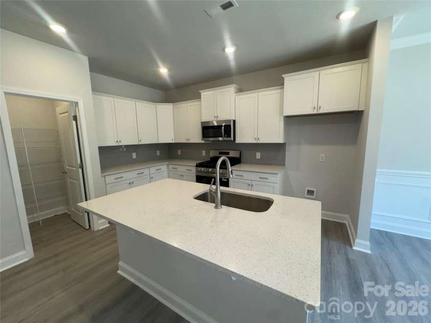 1606 Autumn Lane, York, SC 29745.  MLS# CAR4384728, YatesRealty ID 24333. Oversized island