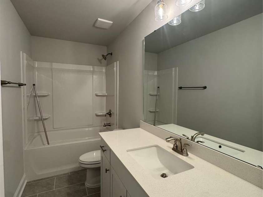 1606 Autumn Lane, York, SC 29745.  MLS# CAR4384728, YatesRealty ID 24333. Upstairs full bathroom